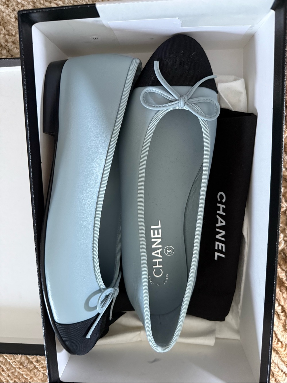 NIB Authentic CHANEL leather Light Blue and Black fabric Cap-Toe Ballet Flats - Picture 10 of 11